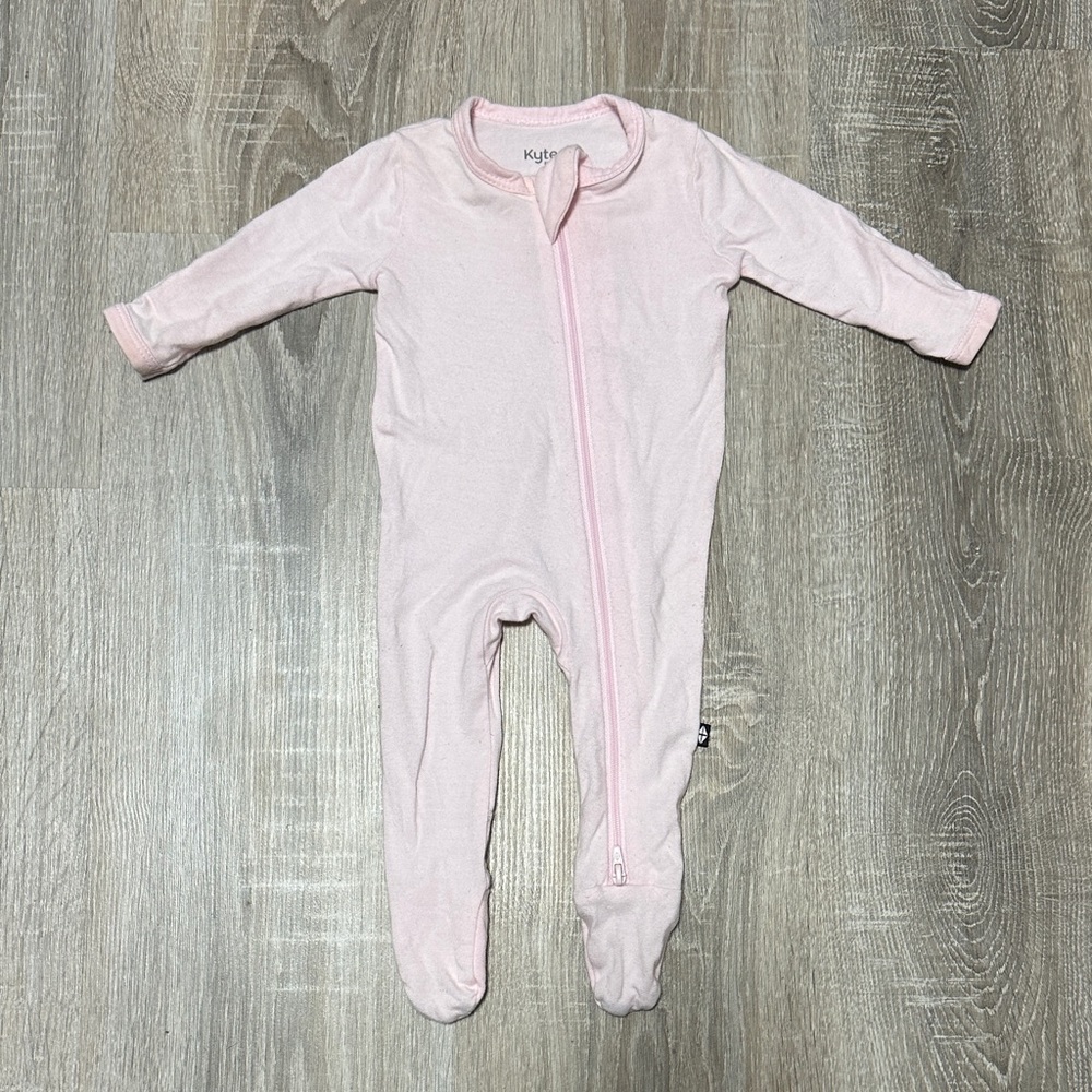 Kyte BABY Sakura Zippered Newborn Footie